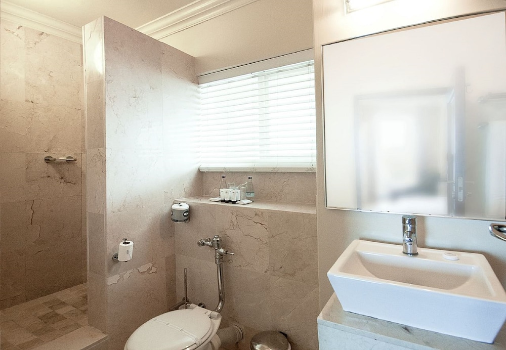 Deluxe Executive Family Suite - Sea Facing - Photo 8