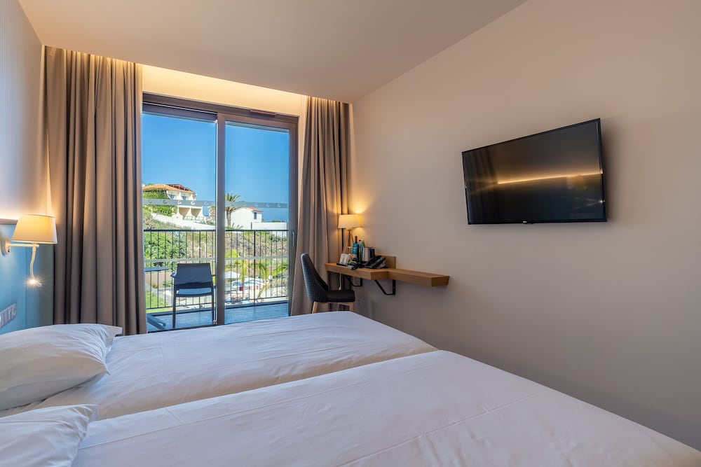 Twin Room, Partial Sea View photo 1