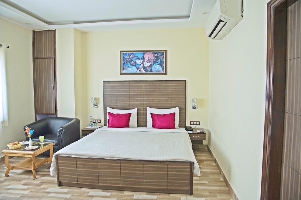 Executive Room - Photo 11