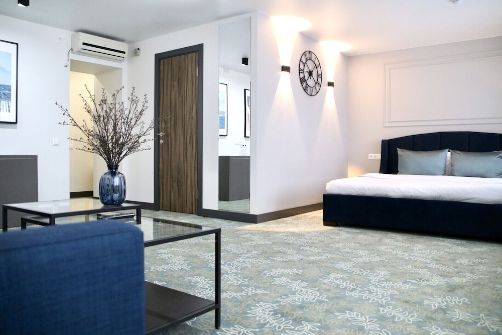 Signature Room photo 1