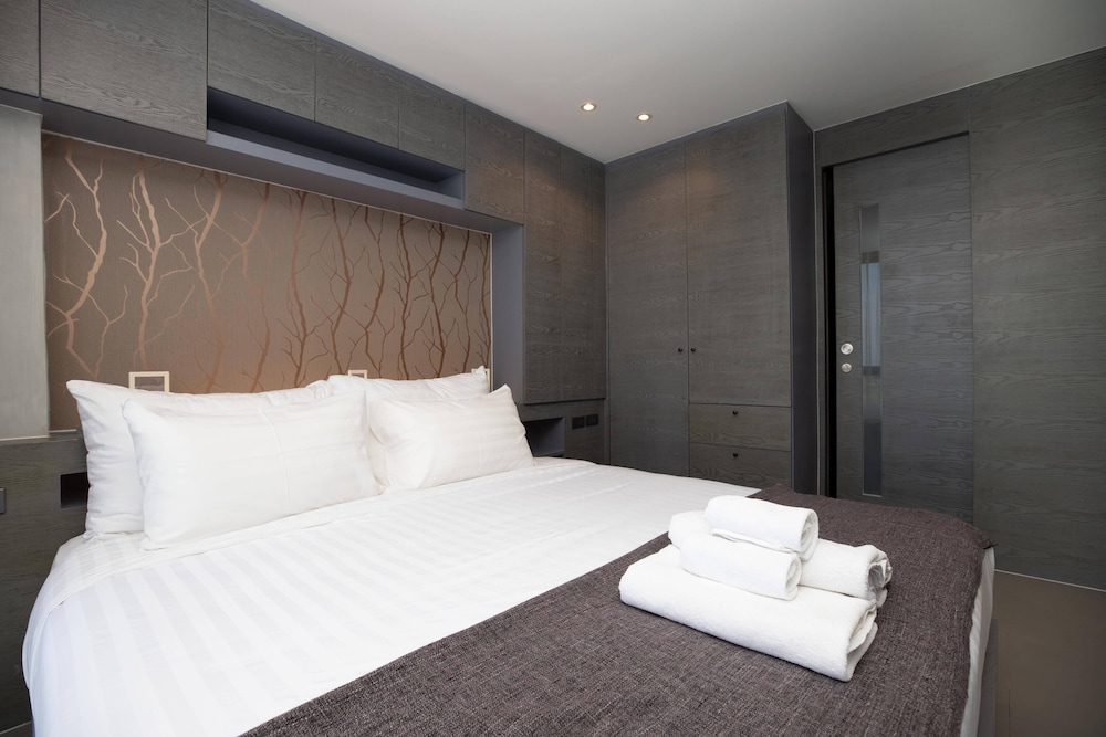 Exclusive Condo photo 3