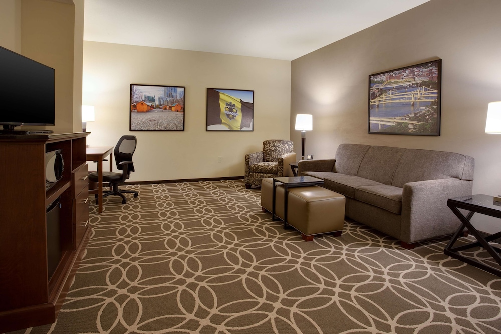 Suite, 1 King Bed with Sofa bed, Refrigerator & Microwave (2 Rooms, Upper Floor) photo 1