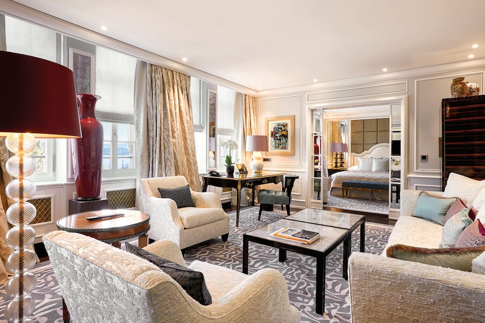 Suite, Lakeside