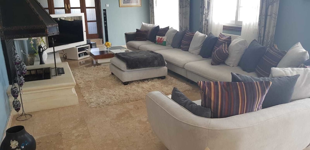 Villa photo 1