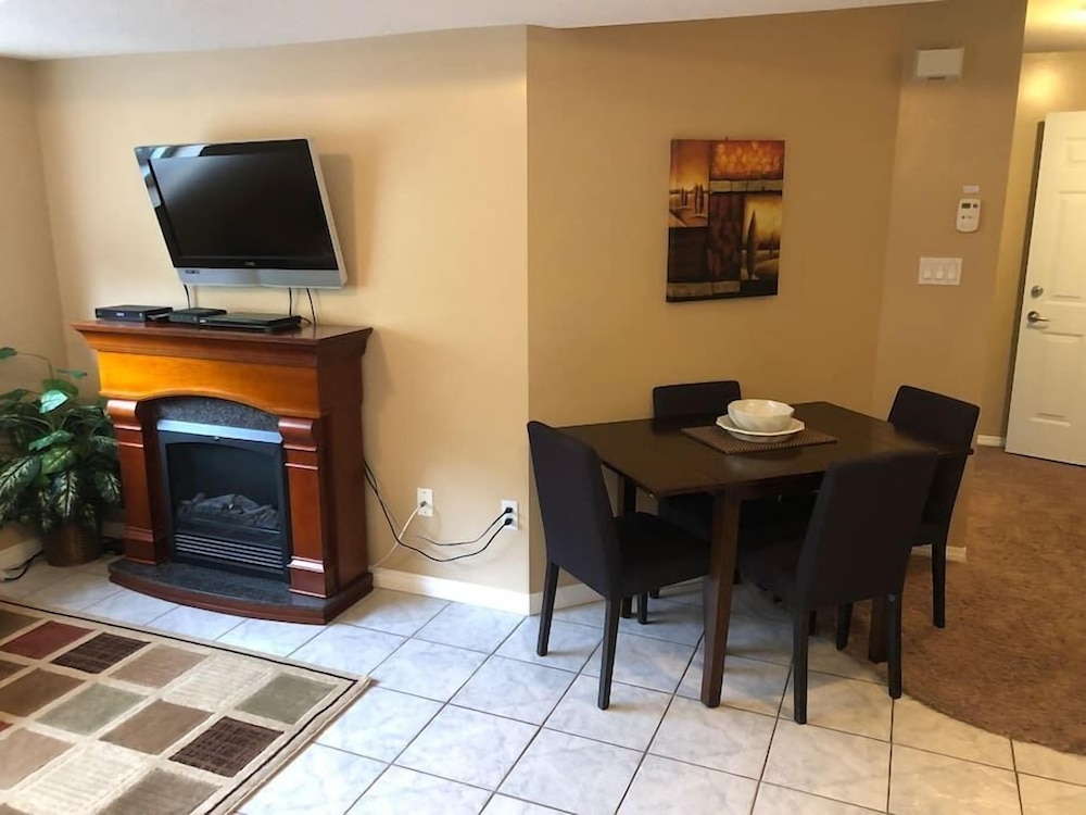 Luxury Condo, 2 Bedrooms (M407) photo 3