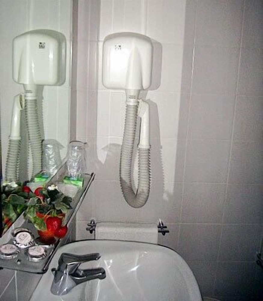 Double Room - Photo 7