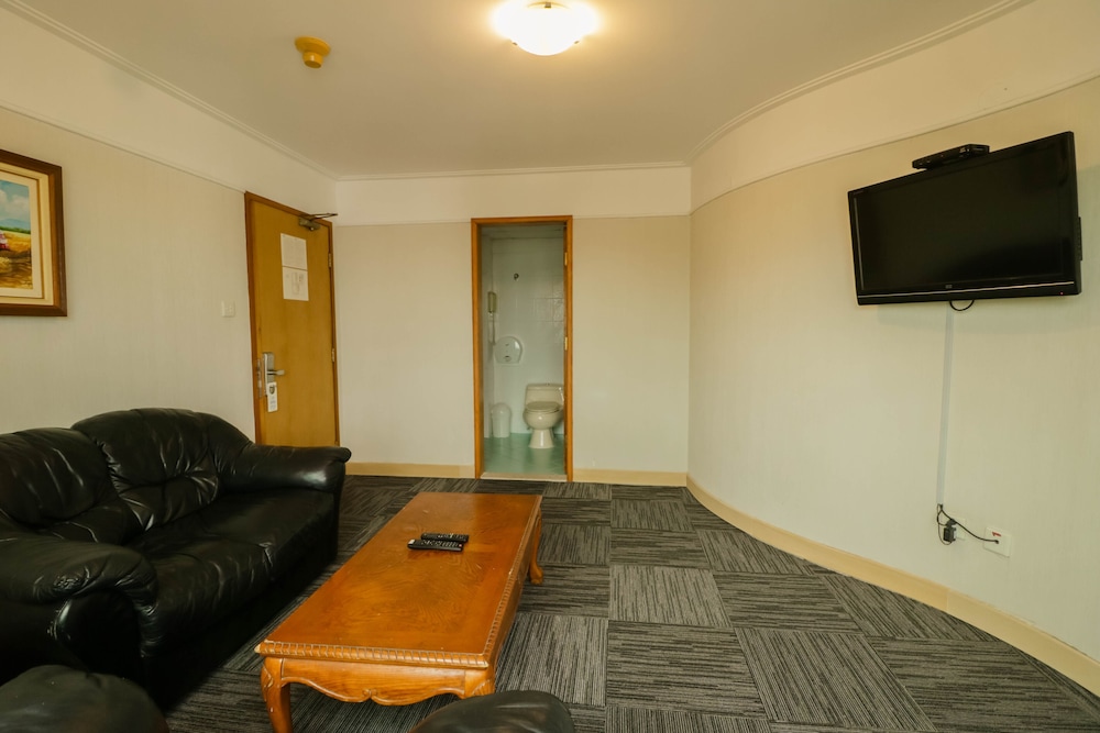 Executive Suite, 1 Queen Bed - Photo 4