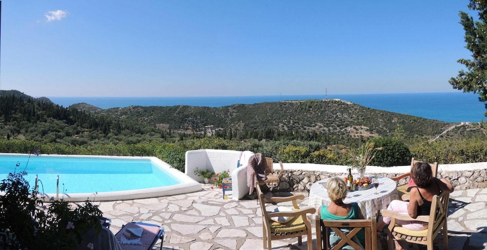 Villa photo 3