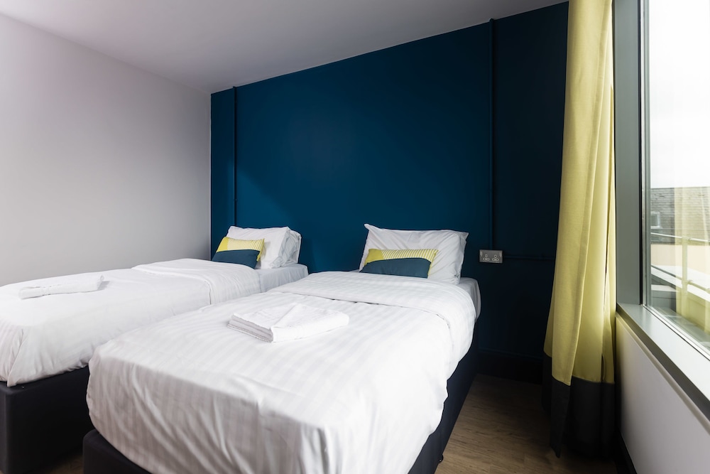 Deluxe Twin Room, Ensuite photo 2