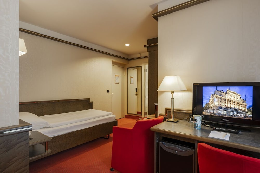 Standard Twin Room - Photo 5