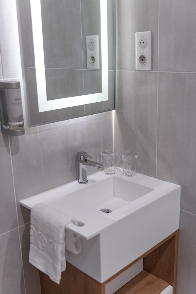 Deluxe Double Room, Ensuite (Chambre Espadon) - Photo 3