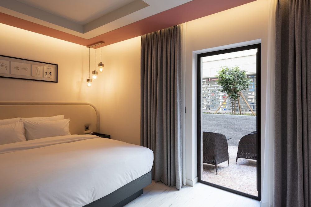 Premier Garden Room