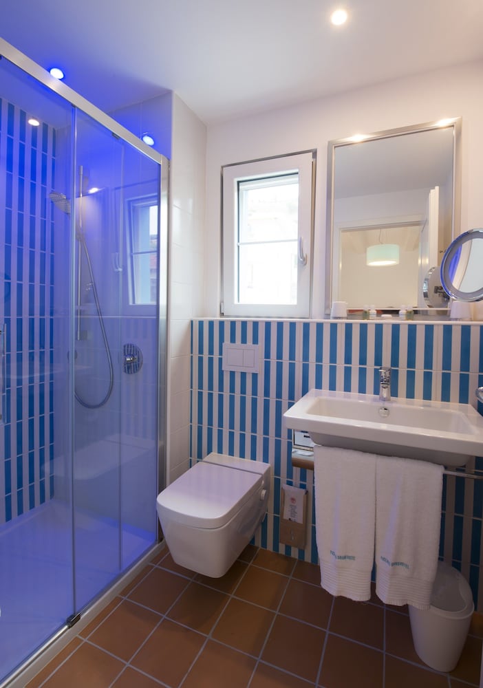 Club Double Or Twin Room,  (Via Alcide De Gasperi 46) photo 3