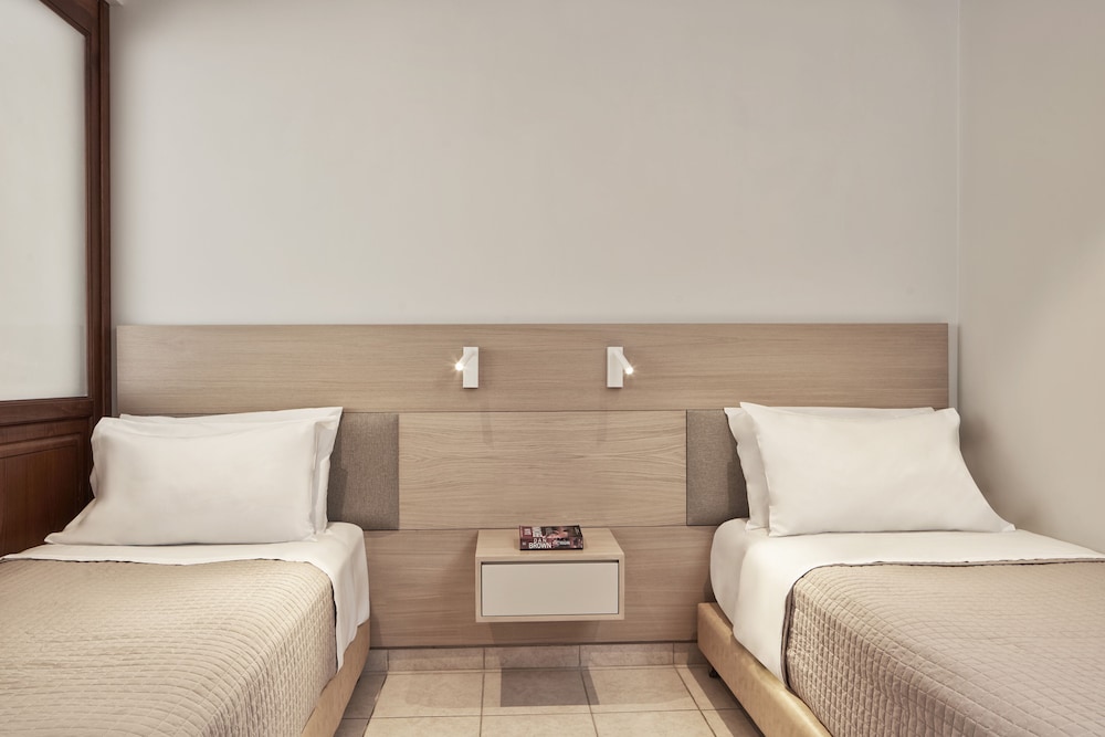 Family Room, Garden View