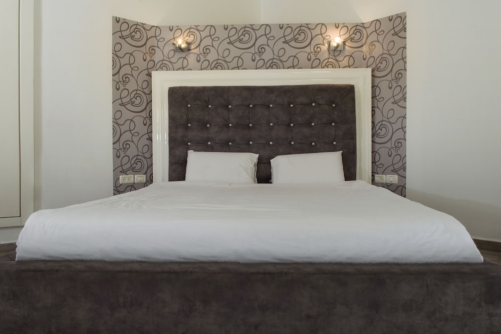 Luxury Cabin, 1 King Bed, Pool View photo 3