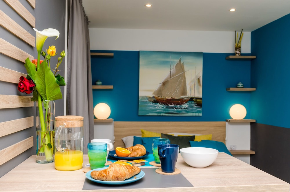 Standard Studio, 1 Queen Bed, Kitchenette photo 3