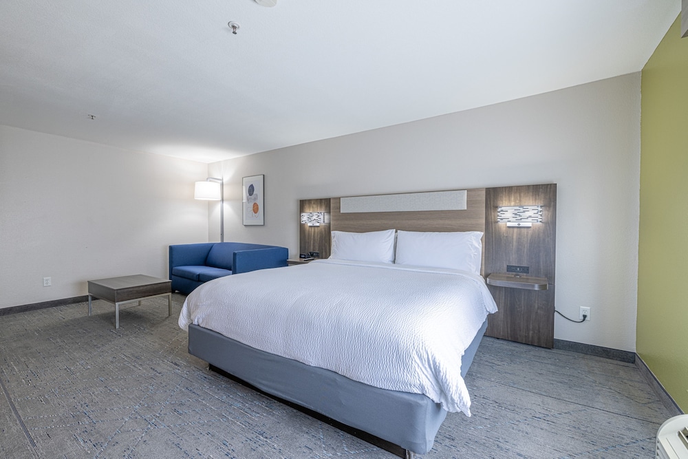 Suite, 1 Bedroom - Photo 7