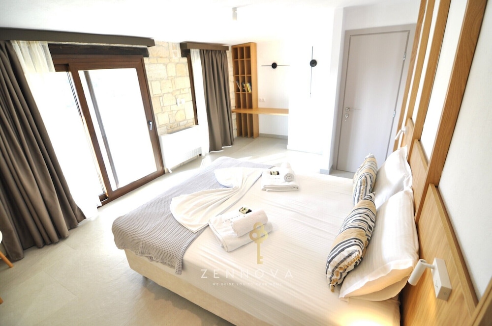 Luxury Villa, Pool View photo 1