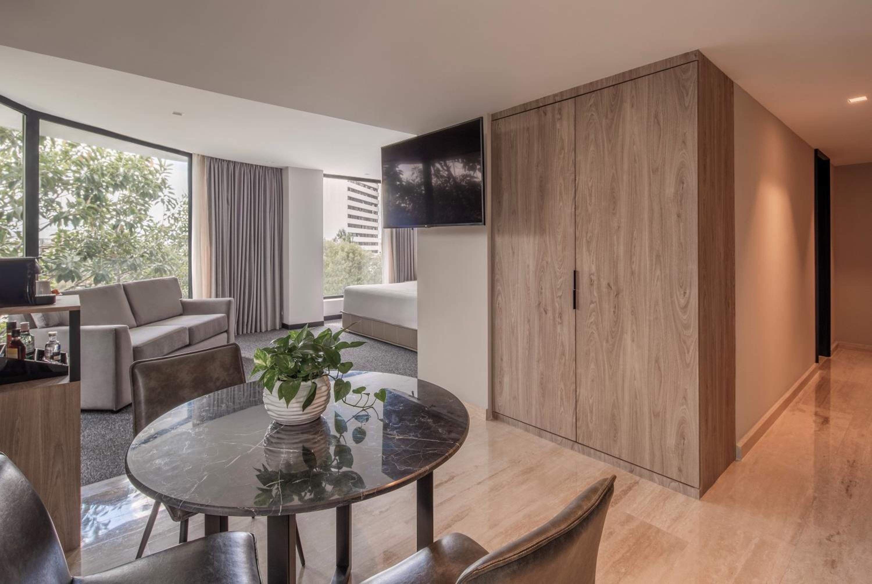 Superior King Suite - Photo 5