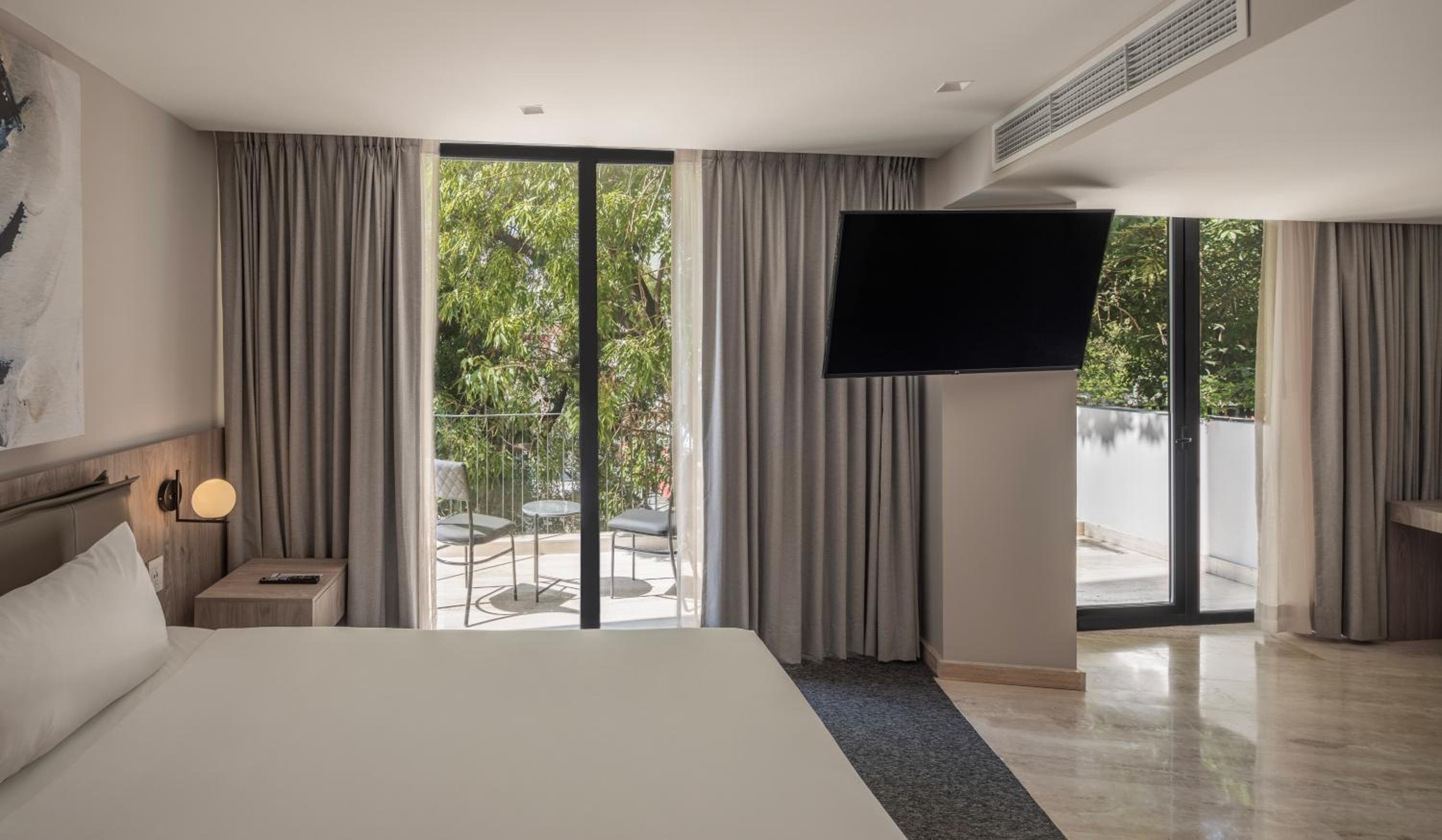 Deluxe Room - Photo 6