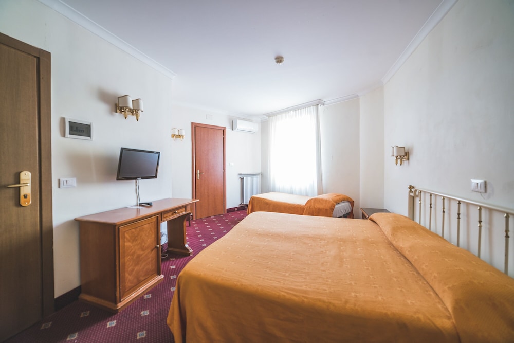 Family Quadruple Room photo 2