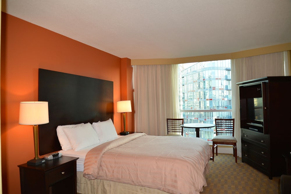 Studio, 1 Queen Bed, Kitchenette thumbnail 5