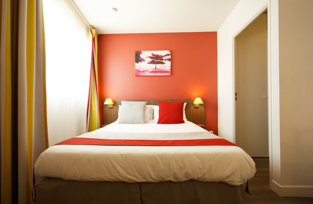 Comfort Studio, 1 Queen Bed, Kitchenette photo 2
