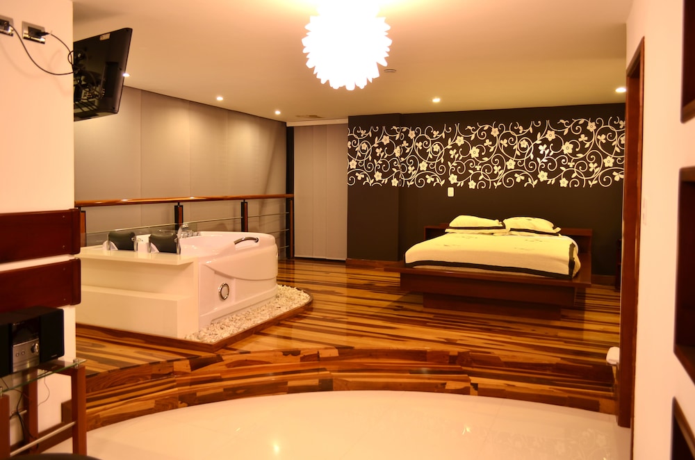 Presidential Suite, Jetted Tub