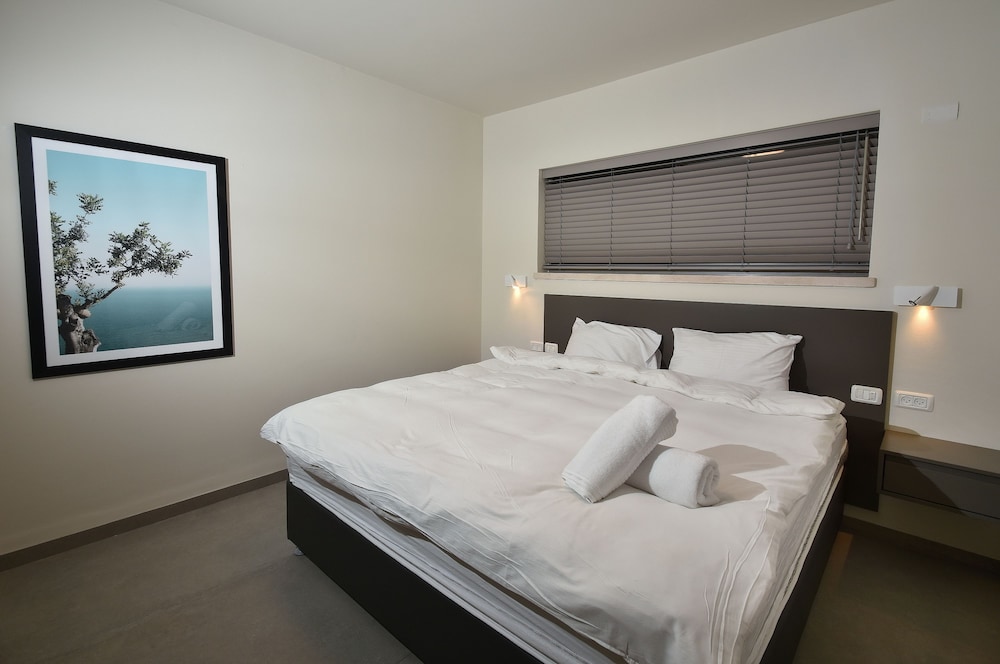 Romantic Suite, 1 Queen Bed With Sofa Bed, Garden Area photo 2