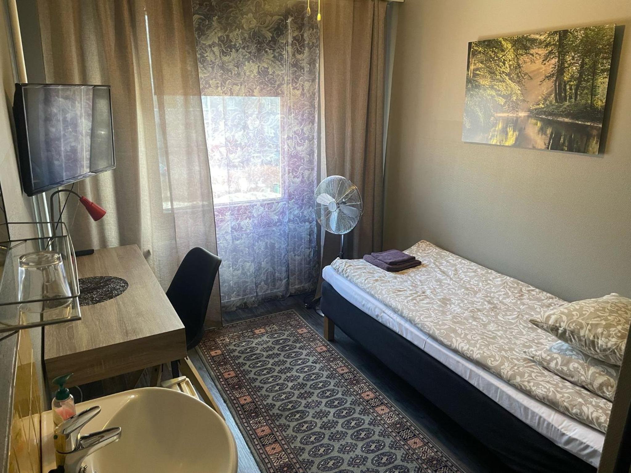 Single Room with Shared Bathroom photo 2
