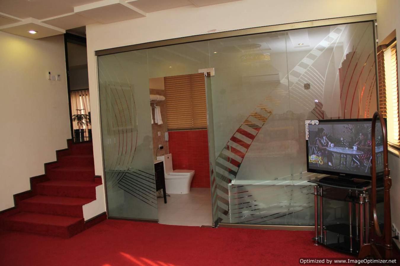 Deluxe Suite photo 3