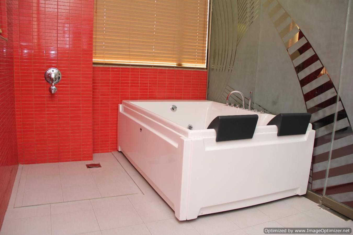 Deluxe Suite photo 2