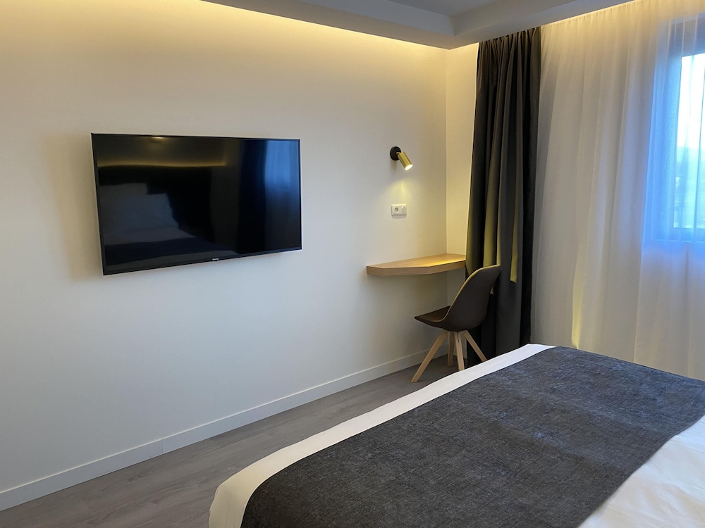 Classic Double or Twin Room - Photo 11