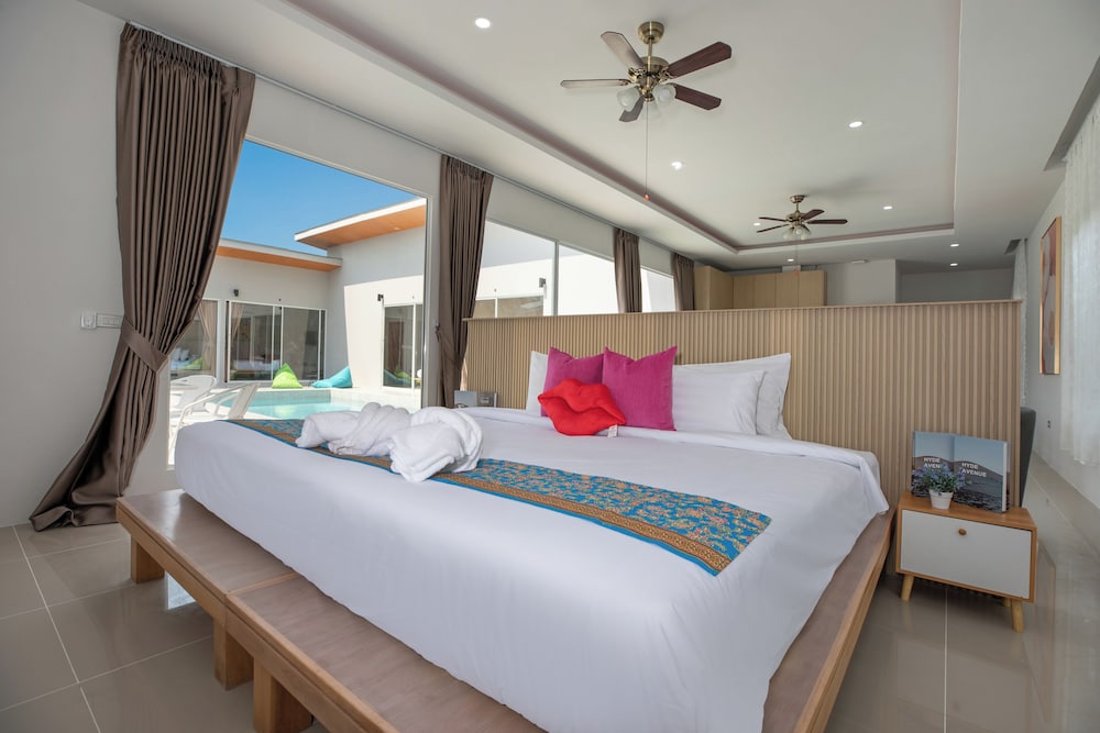 One bedroom suite with pool access