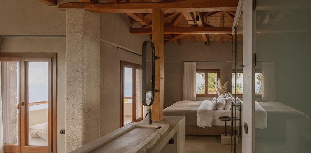 Honeymoon Studio Suite photo 2