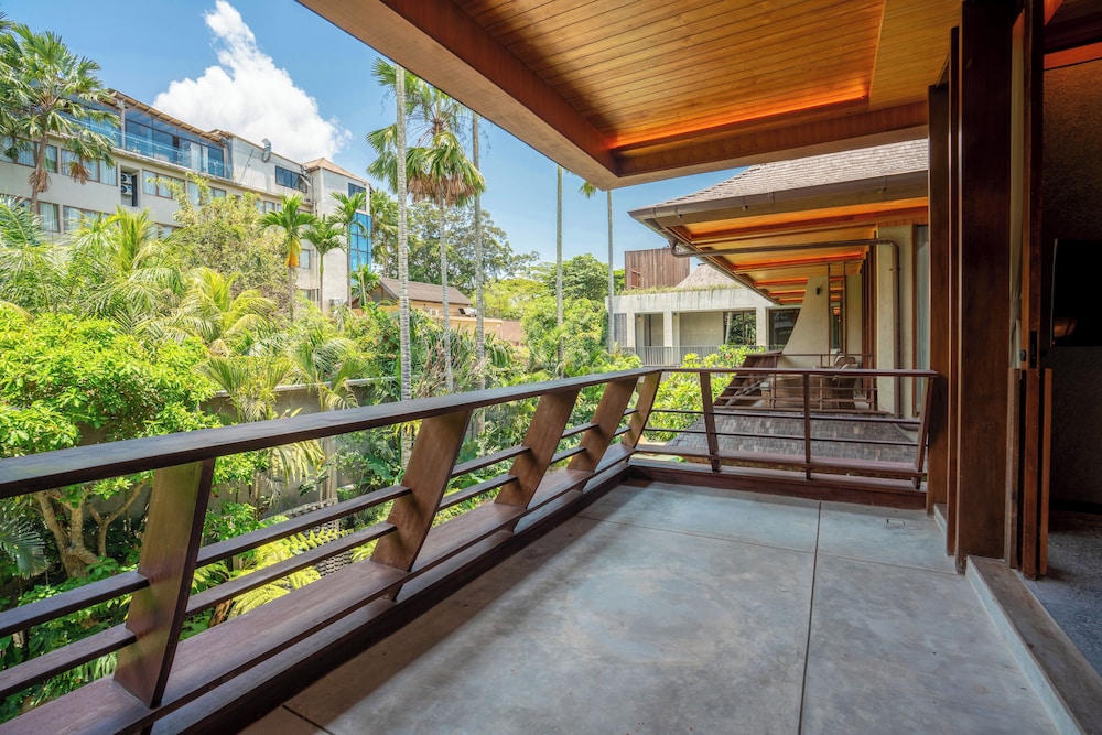 Executive Suite - Photo 12