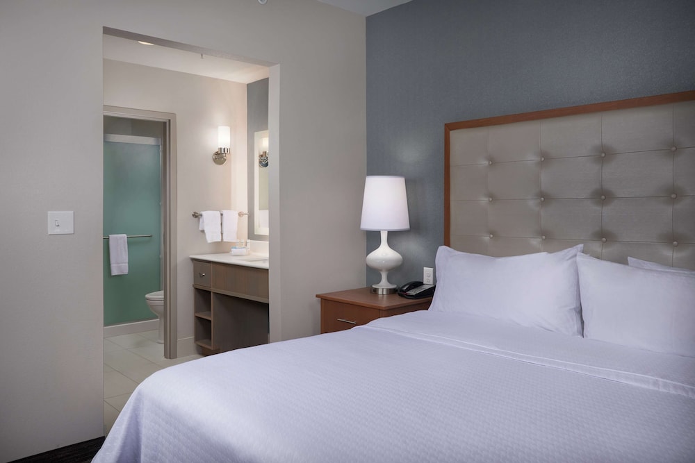 Suite, 1 King Bed, Accessible (Hearing)