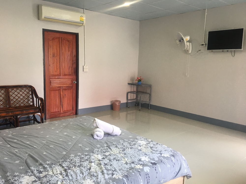 Standard Double Room - Photo 8