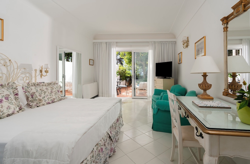 Classic Room with Patio and Garden View