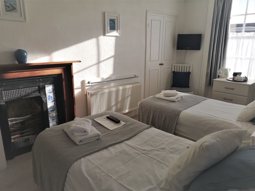 Twin Room, Ensuite (Ground Floor)