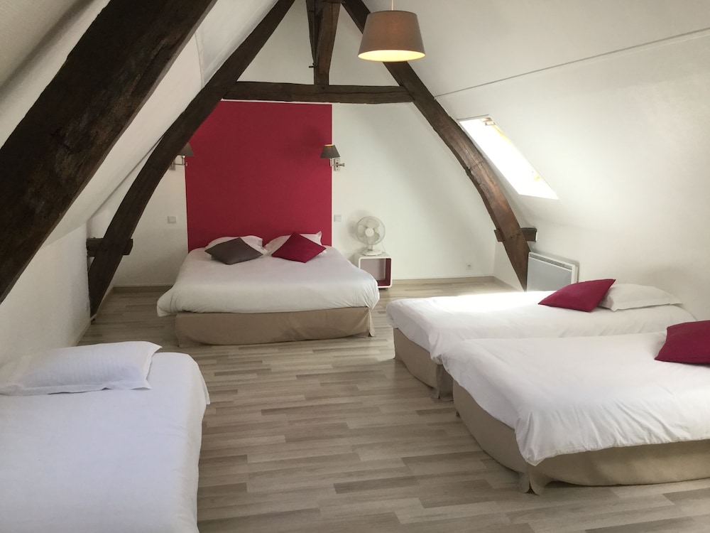 Quintuple Room