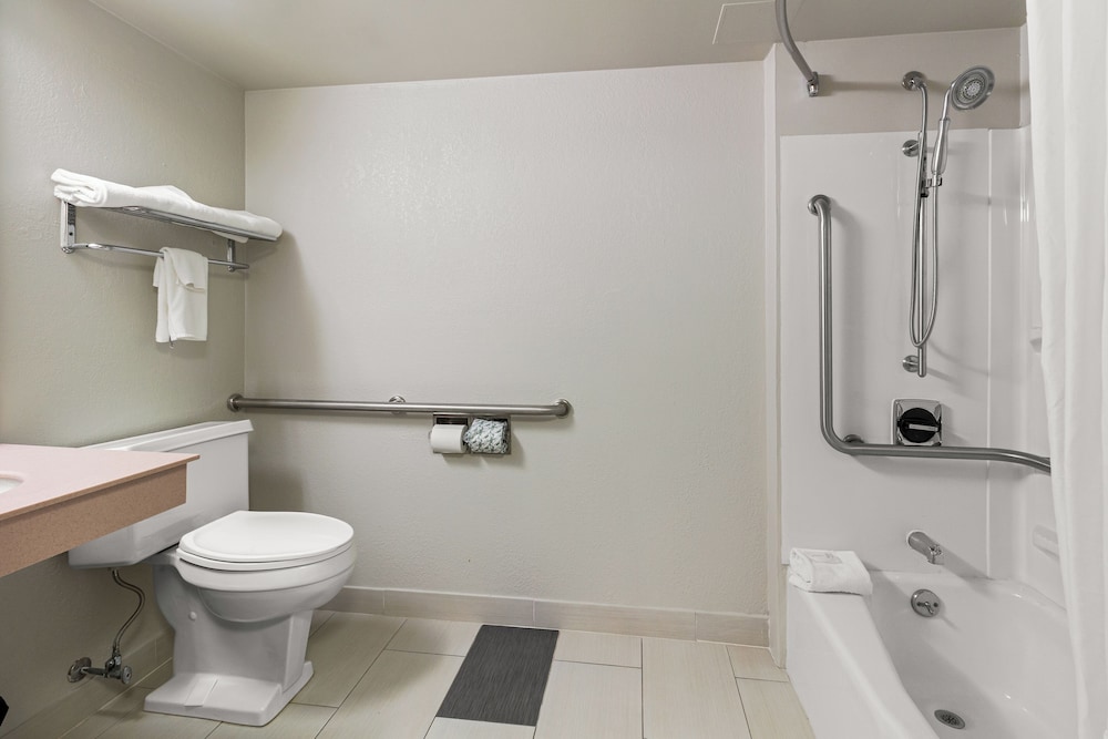 Room, 1 King Bed, Accessible, Non Smoking - Photo 3