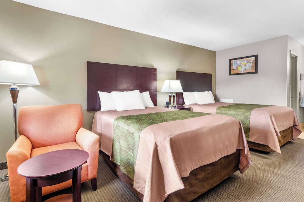 2 Double Beds, Smoking, Upgrade - Photo 1