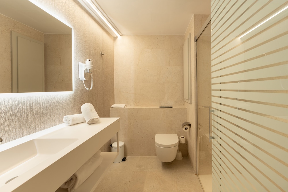 Double or Twin Room, Balcony (2 Adults + 1 Child) - Photo 7