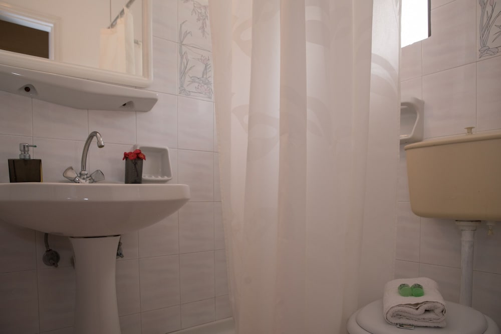Studio (2 Adults) - Photo 7