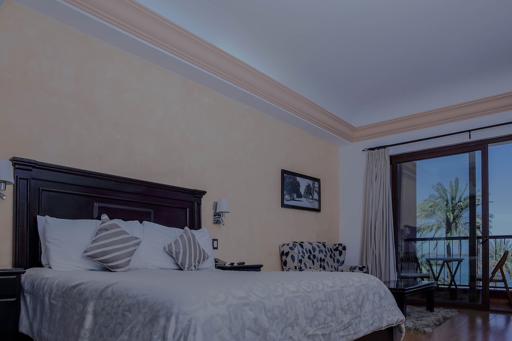 Junior Studio Suite, 1 Queen Bed, Balcony, Sea View