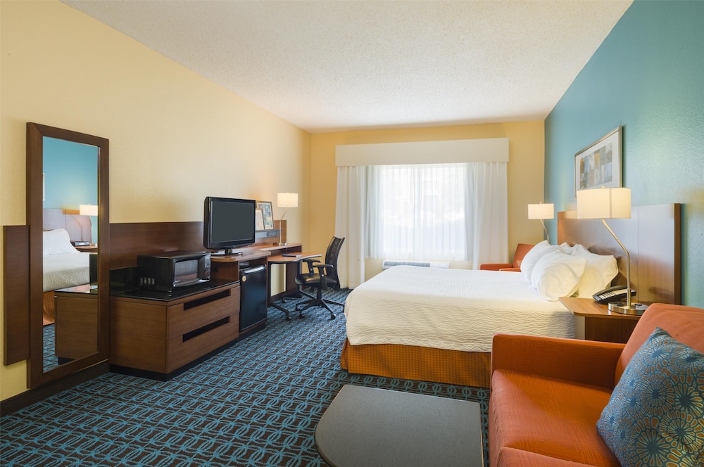 Standard Room, 1 King Bed, Accessible, Non Smoking - Photo 1