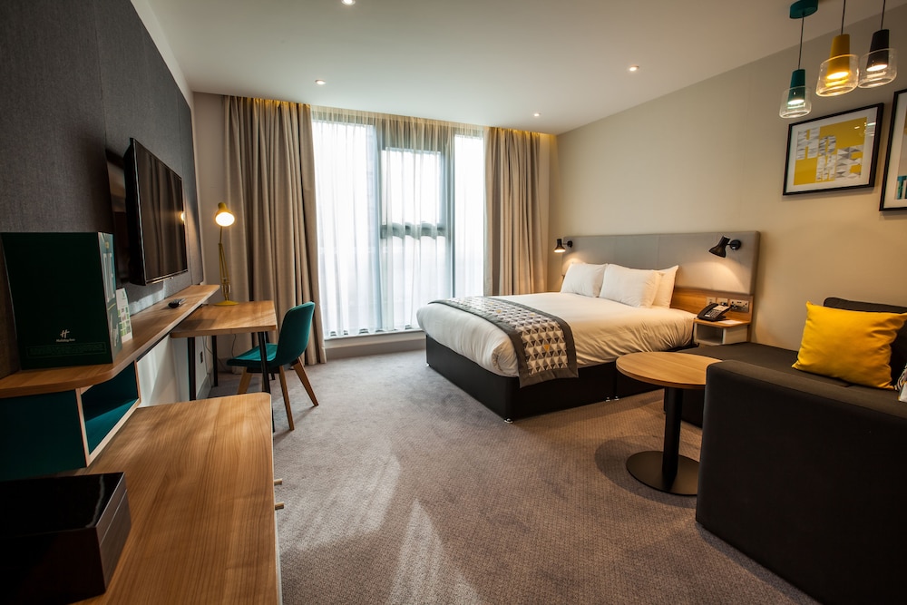 Premium Room, 1 King Bed - Photo 8