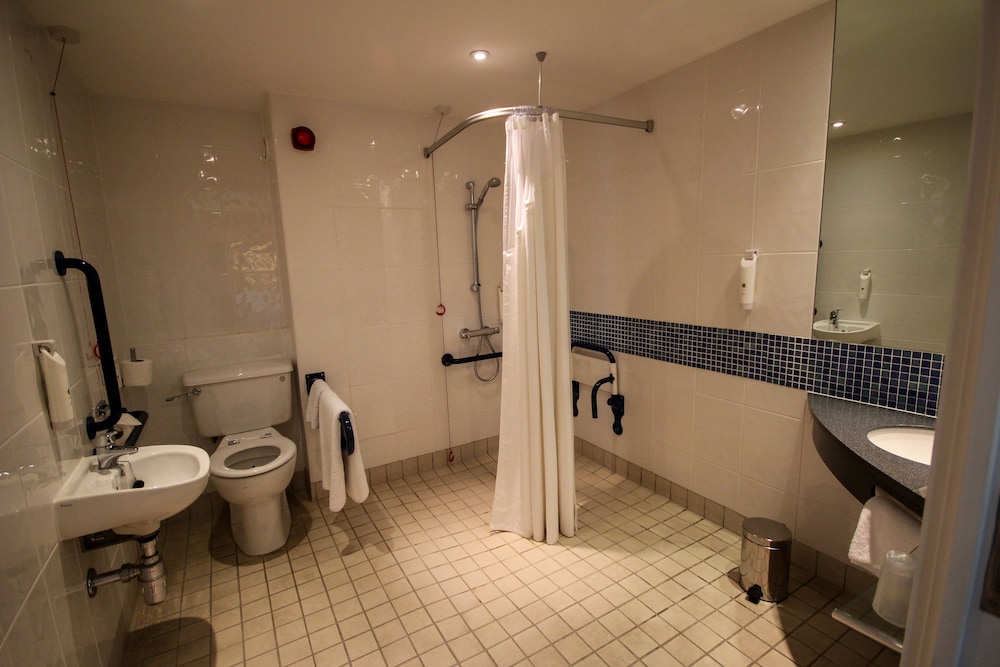Room, 1 Double Bed, Accessible - Photo 8