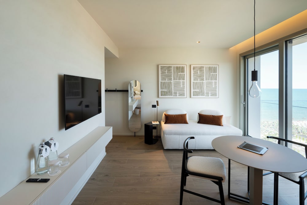 Junior Suite, Partial Sea View
